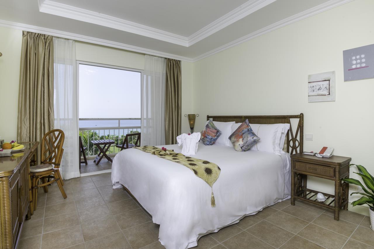 Resort Golden Palm 4*. Отель Resort Golden Palm Китай Ялувань. Хайнань Голден пальм 4 звезды. HUALUXE Sanya Yalong Bay Resort 5 Китай.